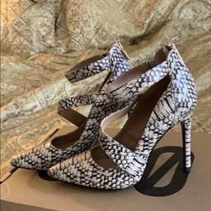 Guess printed Heels Size 8.5